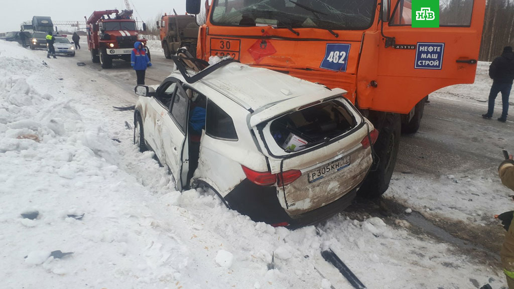 В Коми семья из четырех человек погибла в ДТП с бензовозом