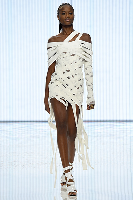 Неделя моды в Париже: Наталья Водянова, Наоми Кэмпбелл, Милла Йовович, Елена Перминова и другие на показе Balmain Новости моды