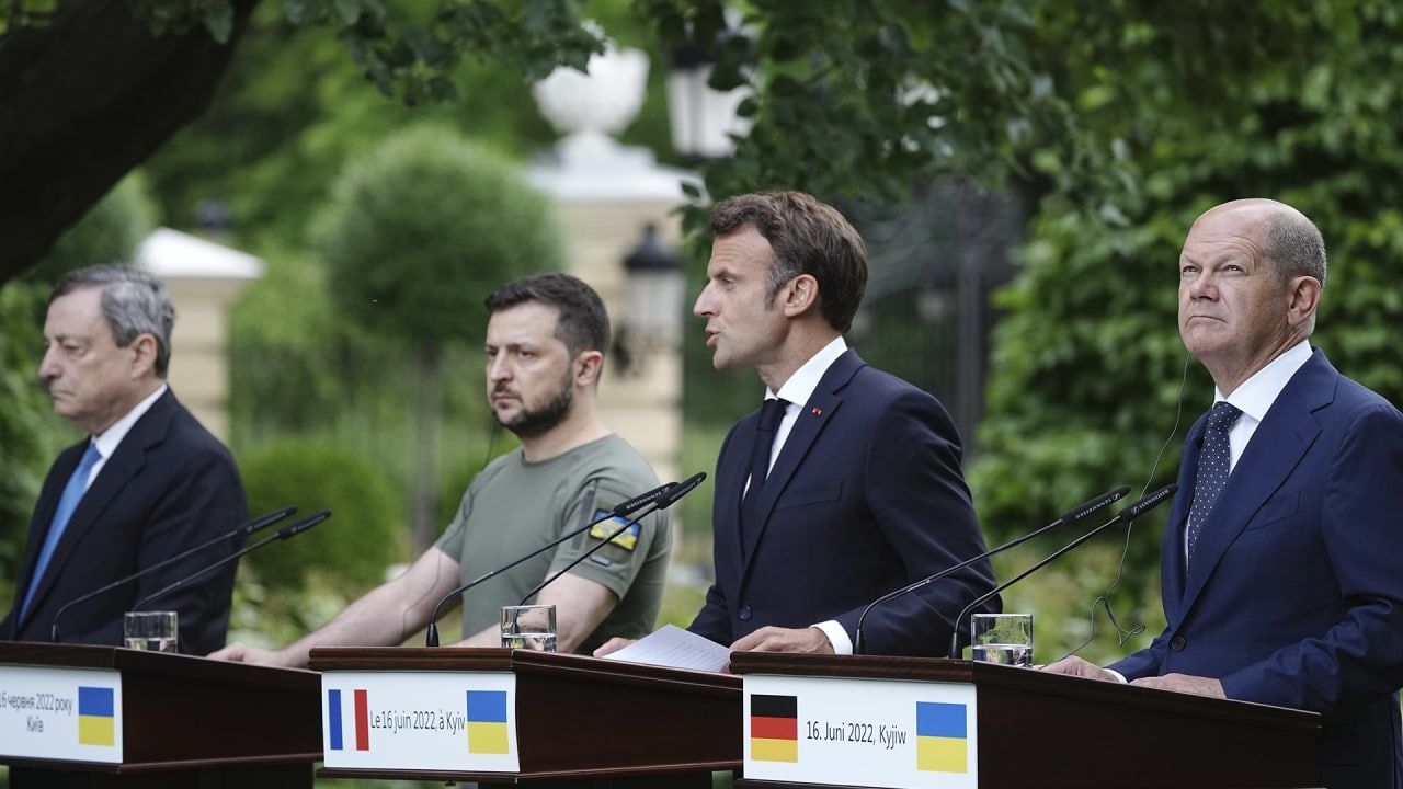 Зеленский хочет кормить украинцев за счет ЕС: политолог Живов о перспективах Киева