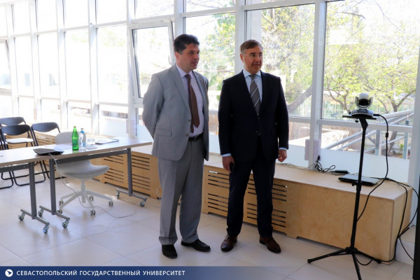 Министр образования Валерий Фальков посетил Севастополь