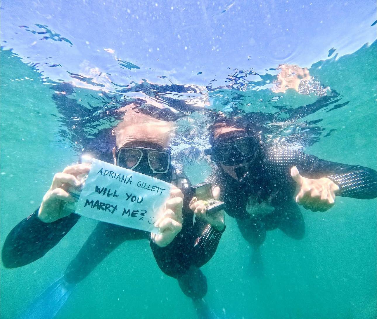 Романтика в глубине: как вокалист Metallica сделал предложение среди океанских гигантов