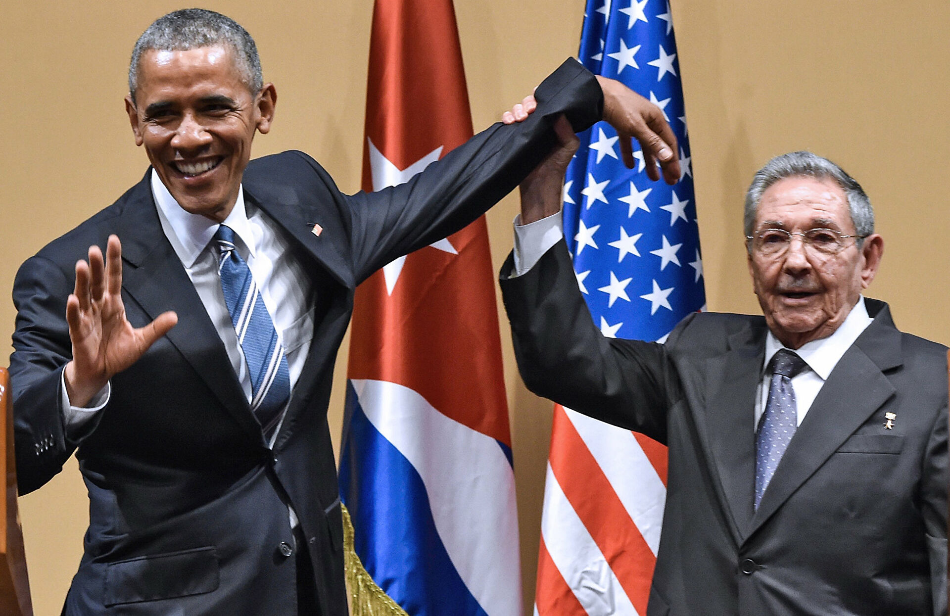 Президент Кубы Рауль Кастро и президент США Барак Обама во время встречи во Дворце Революции в Гаване 21 марта 2016 года - РИА Новости, 1920, 24.11.2021