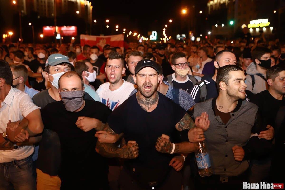 Майданщики рассеиваются после стычек с милицией в Минске  