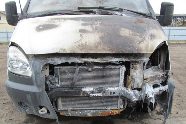 После обслуживания в автосервисе у могилевчанки загорелся автомобиль.