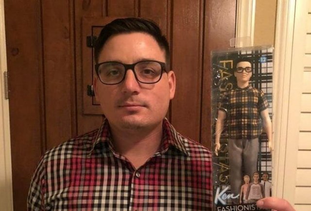 Люди, которым удалось найти свои копии (14 фото)