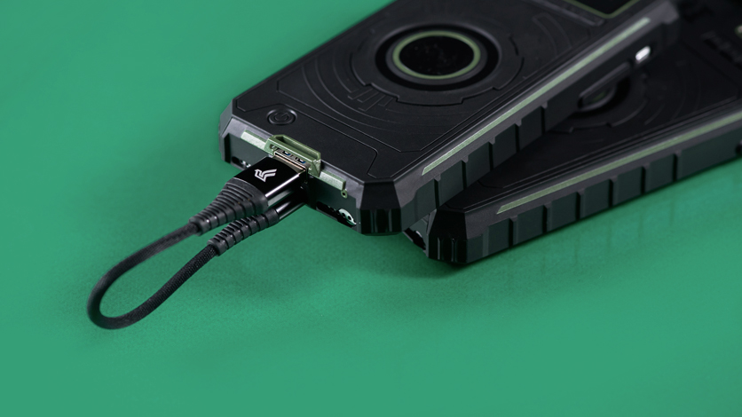 Чехол-рация No.1 Ip01: на связи, даже если сел iPhone Чехол-рация No.1 Ip01: на связи, даже если сел iPhone iphone