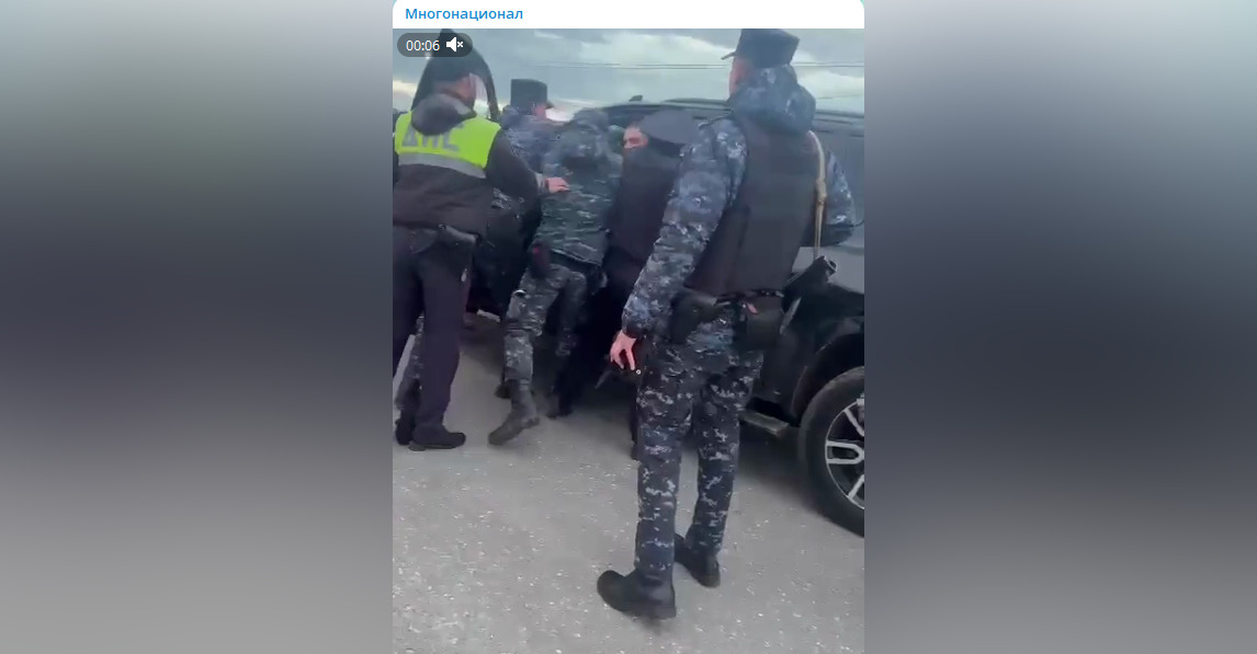 Машину задержанного в Дагестане главы МЧС Чечни Цакаева разыскивает Интерпол Канады