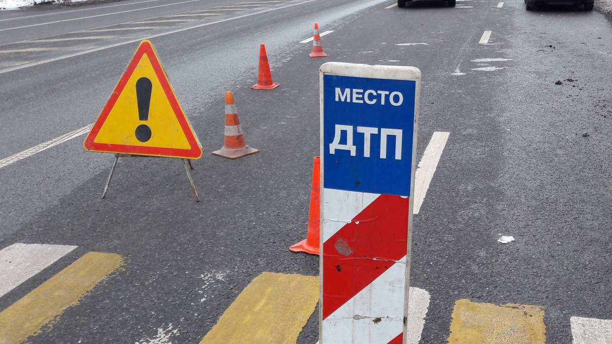 Более 10 человек пострадали в ДТП с участием фуры и маршрутки на Московском шоссе