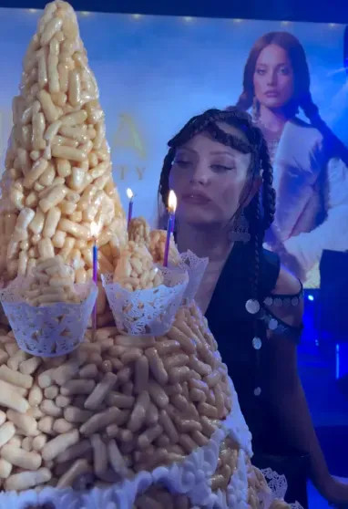 Квартира от Егора Крида, чак-чак вместо торта и татарские танцы: бывшая жена Моргенштерна* Дилара показала, как отметила 26-летие за 3 млн рублей ЗинатуллинаДилара, Зинатуллина, блогерша, несколько, Водонаева, более, Дилара, Моргенштерн, праздник, Диларе, рождения, живёт, Дубае, весной, Последние, расставании, переехал, известно, специальной, стало