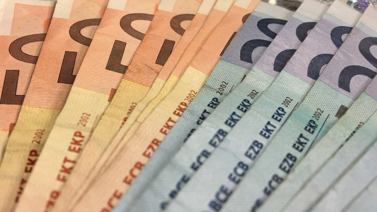 Экономист Финогенова объяснила падение курса евро ожиданиями энергокризиса Экономика