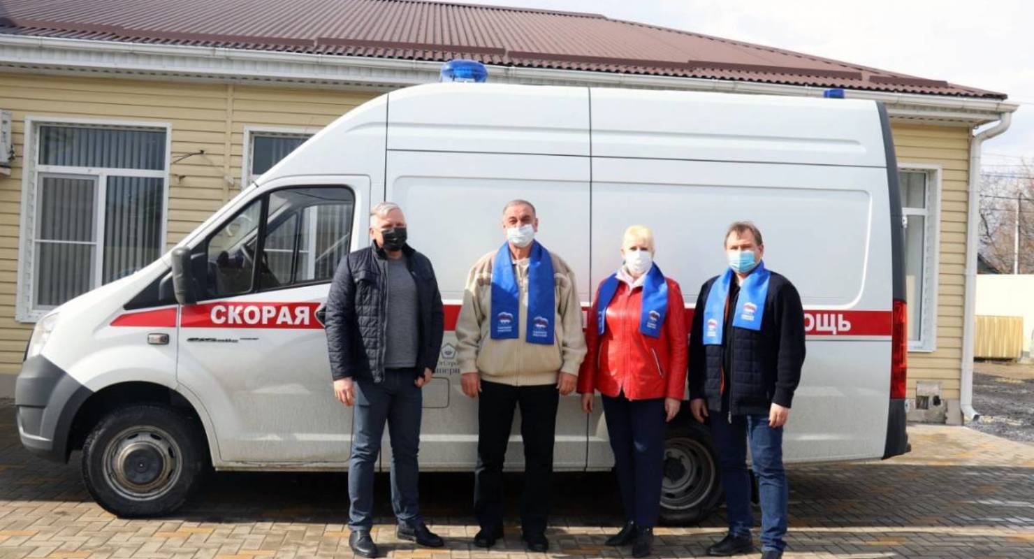 В Динском районе депутаты закупили оборудование в автомобиль скорой помощи Автомобили