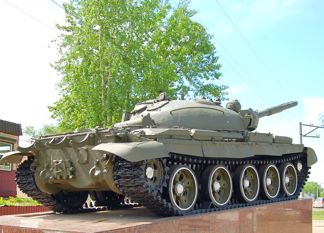 У танков Т-62М и Т-14 "Армата" - разное предназначение оружие,танки