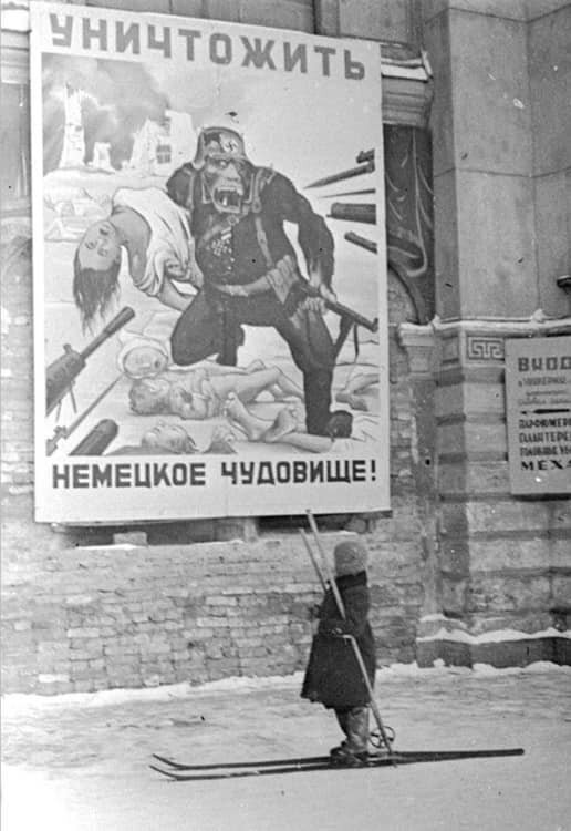 4. Агитационный плакат в Ленинграде, 1941 год жизнь, исторические фото, история, прошлое, фото