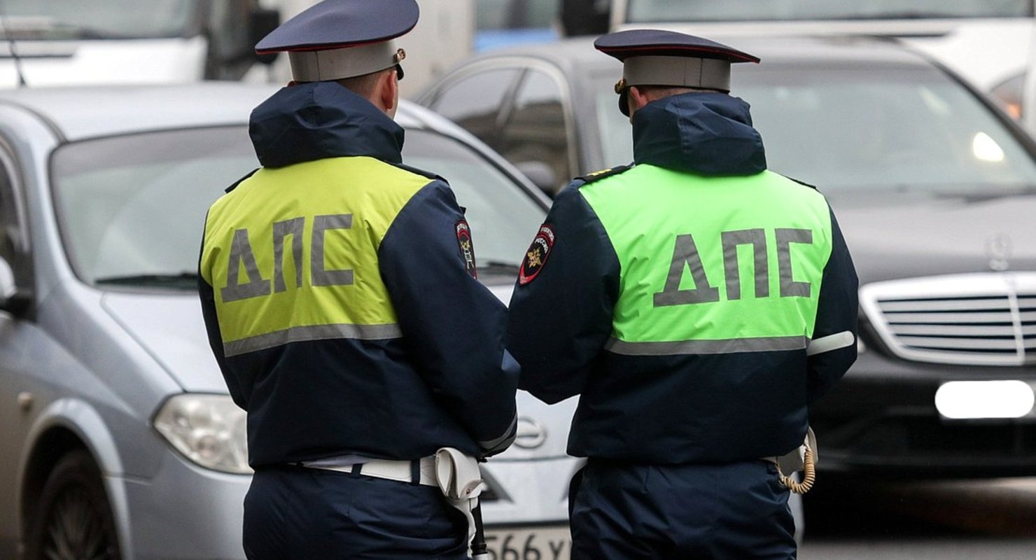 Какие требования сотрудника ДПС водитель может не выполнять?