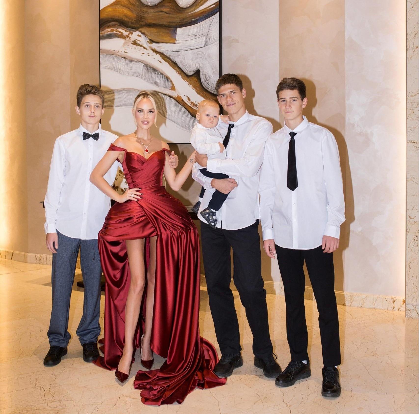 «Хейтеры пишут, чтобы им ответили»: Мария Погребняк рассказала о воспитании сыновей и о том, почему они не стали блогерами очень, всегда, чтобы, только, когда, мамой, игрушки, свекровью, детям, время, нужно, слова, говорят, ребенок, больше, както, просто, стала, жизни, много