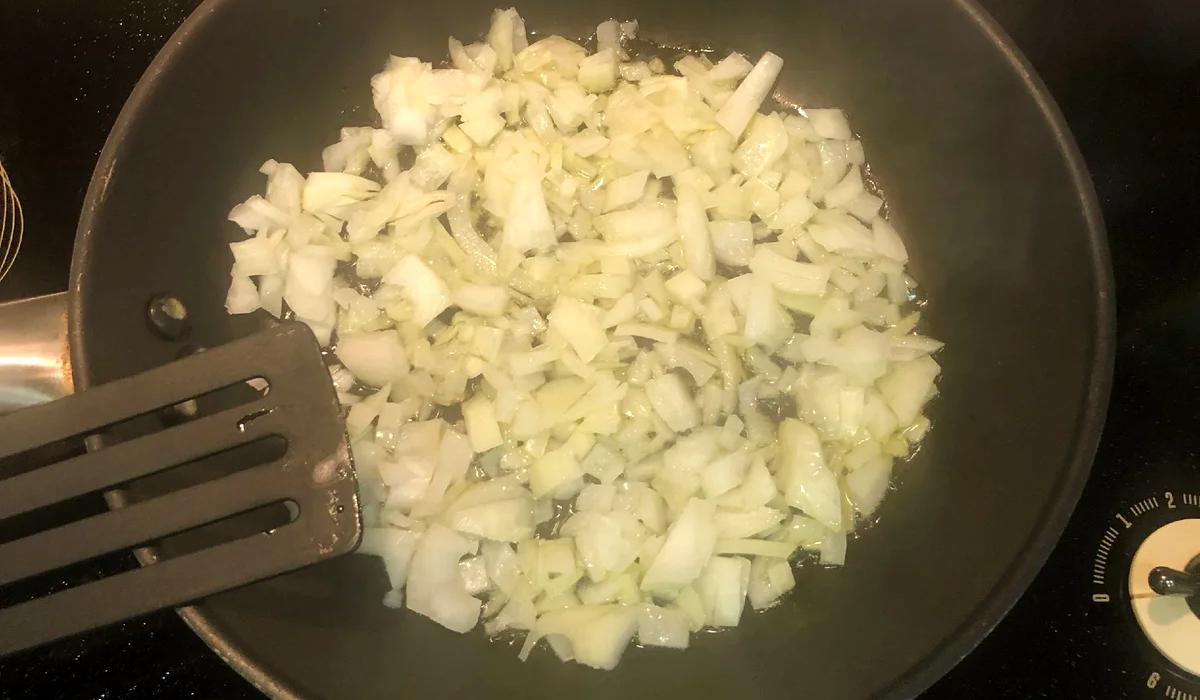 Рис на сливочном масле на сковороде
