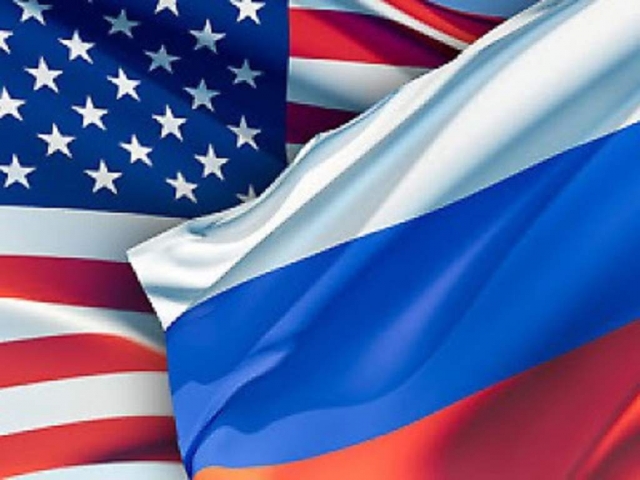 Флаги России и США