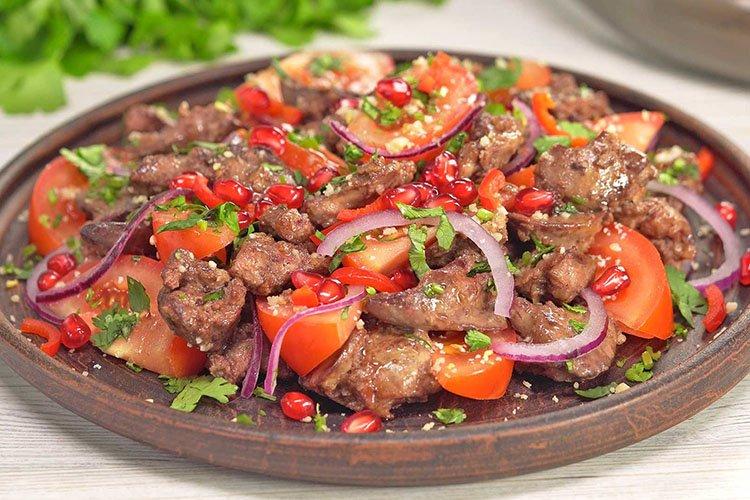 Салат из куриной печени с орехами - рецепты