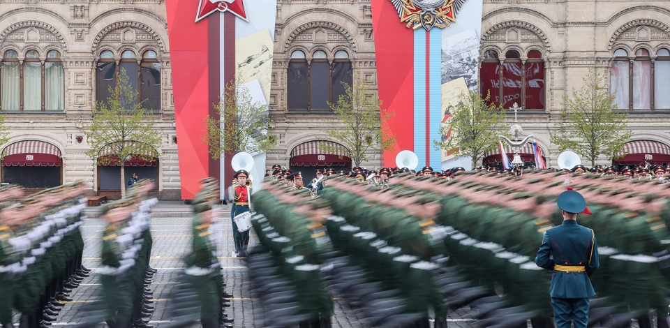 Ко Дню Победы Москву украсили более 4 тыс. декоративных элементов