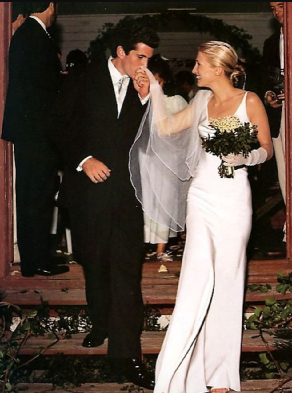 Любимец Америки: что известно о Джоне Кеннеди-младшем Кеннедимладший, Кэролин, Кеннеди, Бессетт, президента, Жаклин, Джона, Однако, после, журнал, Кеннедимладшего, спустя, После, кольцо, всего, только, Лорен, помолвочное, встречался, которым