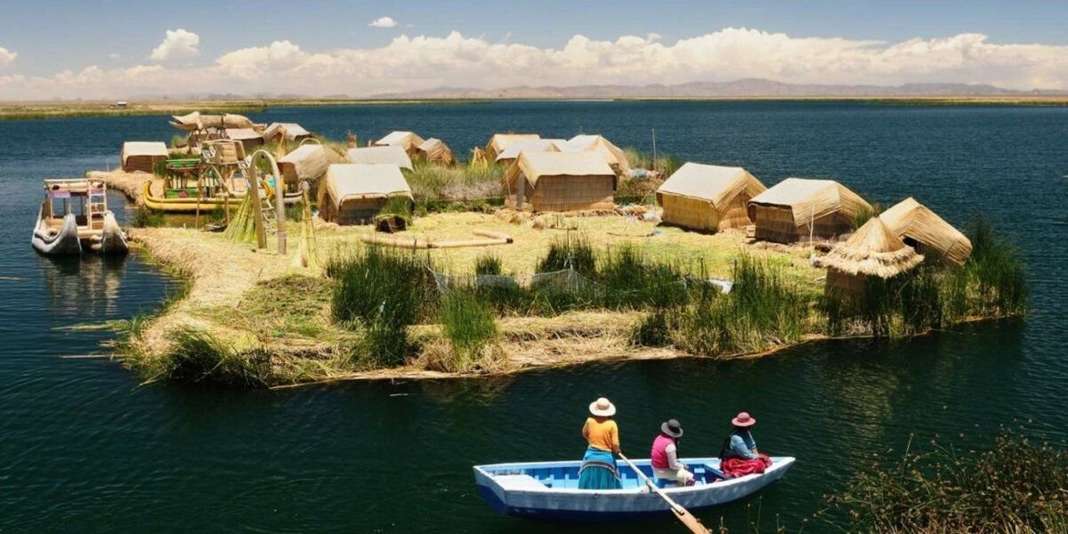 Плавающий остров на озере Титикака в Южной Америке/ © tury.club