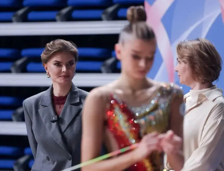 Алина Кабаева появилась на турнире по гимнастике в элегантных образах