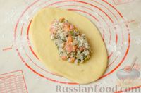 Фото приготовления рецепта: Расстегаи с рыбой, рисом, варёными яйцами и зеленью - шаг №22