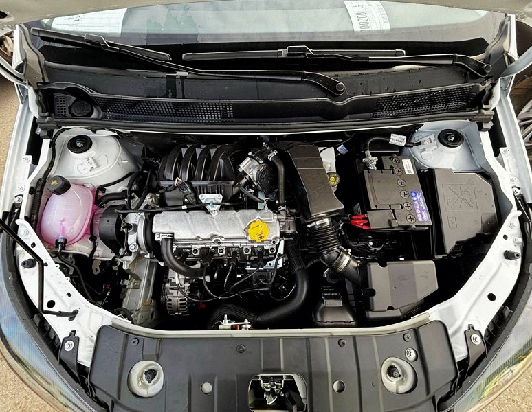 Так выглядит самая дешевая Lada Iskra: машину в редкой начальной комплектации засняли на фото