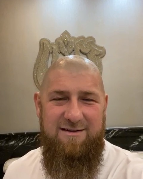 Кадыров побрился налысо