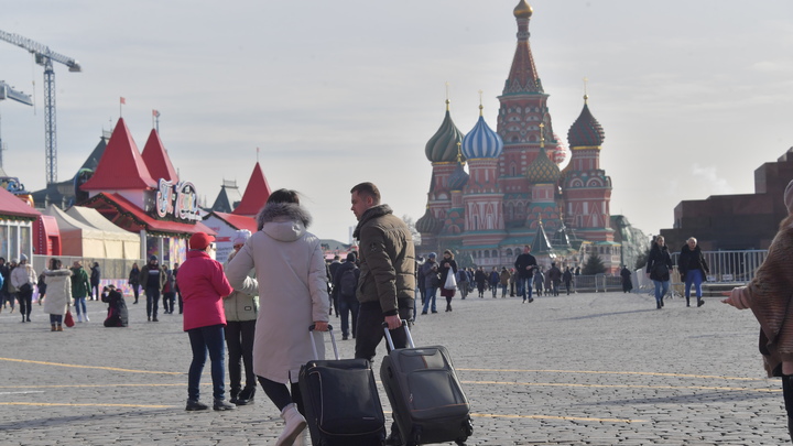 Вступили в силу ужесточённые правила Киева по въезду украинцев в Россию. В Сети уже знают, кто "виноват"