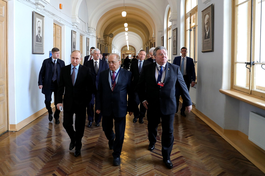 Путин верит в новую «технологическую волну». И хочет ее оседлать