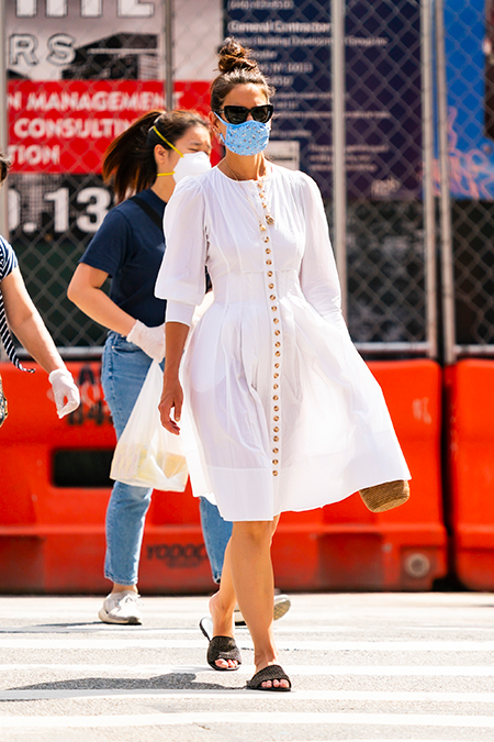 Редкий выход: Кэти Холмс с 14-летней дочкой Сури на прогулке в Нью-Йорке Редкий выход: Кэти Холмс с 14-летней дочкой Сури на прогулке в Нью-Йорке Дети,Дети знаменитостей