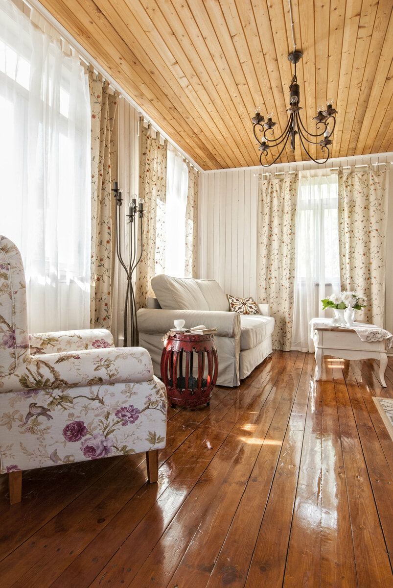 Шторы в стиле прованс для гостиной в деревянном доме фото