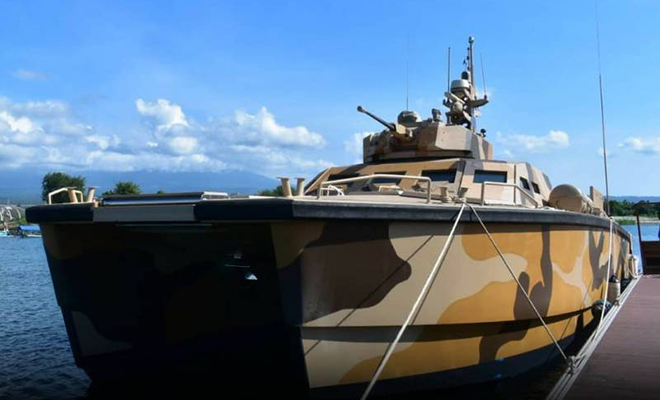 Индонезия построила танк для воды, который плавает как лодка. Видео Индонезии, имеет, патрулирования, прибрежных, Индонезия, испытания, Военные, орудие, десанта Пушка, 105миллиметровое, палить, Cockerill, способное, оперативной, противотанковыми, снарядами, высадки, устойчивость, предназначен, океане