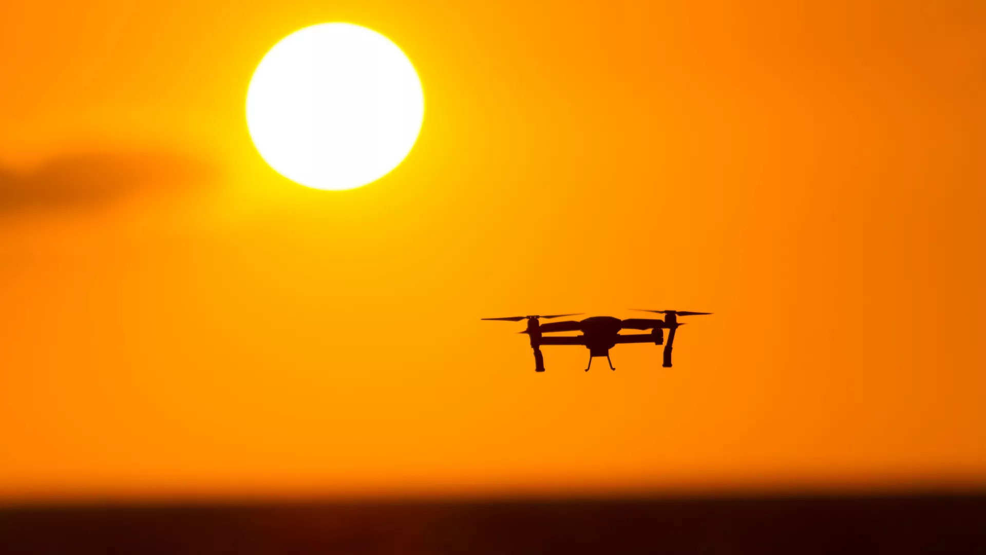 Дрон на закате солнца - РИА Новости, 1920, 18.05.2022