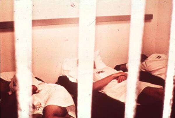 Стэнфордский тюремный эксперимент: исследование, которое вышло из-под контроля эксперимента, Зимбардо, заключенных, охранники, чтобы, эксперимент, чувство, Стэнфордский, исследования, стали, власть, когда, можно, заключенным, тюремный, начала, Однако, заключенные, охранников, пленников