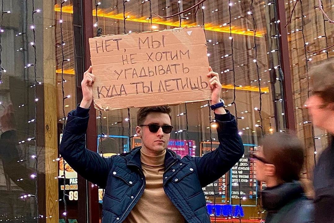 созревания фото с табличками в руках это