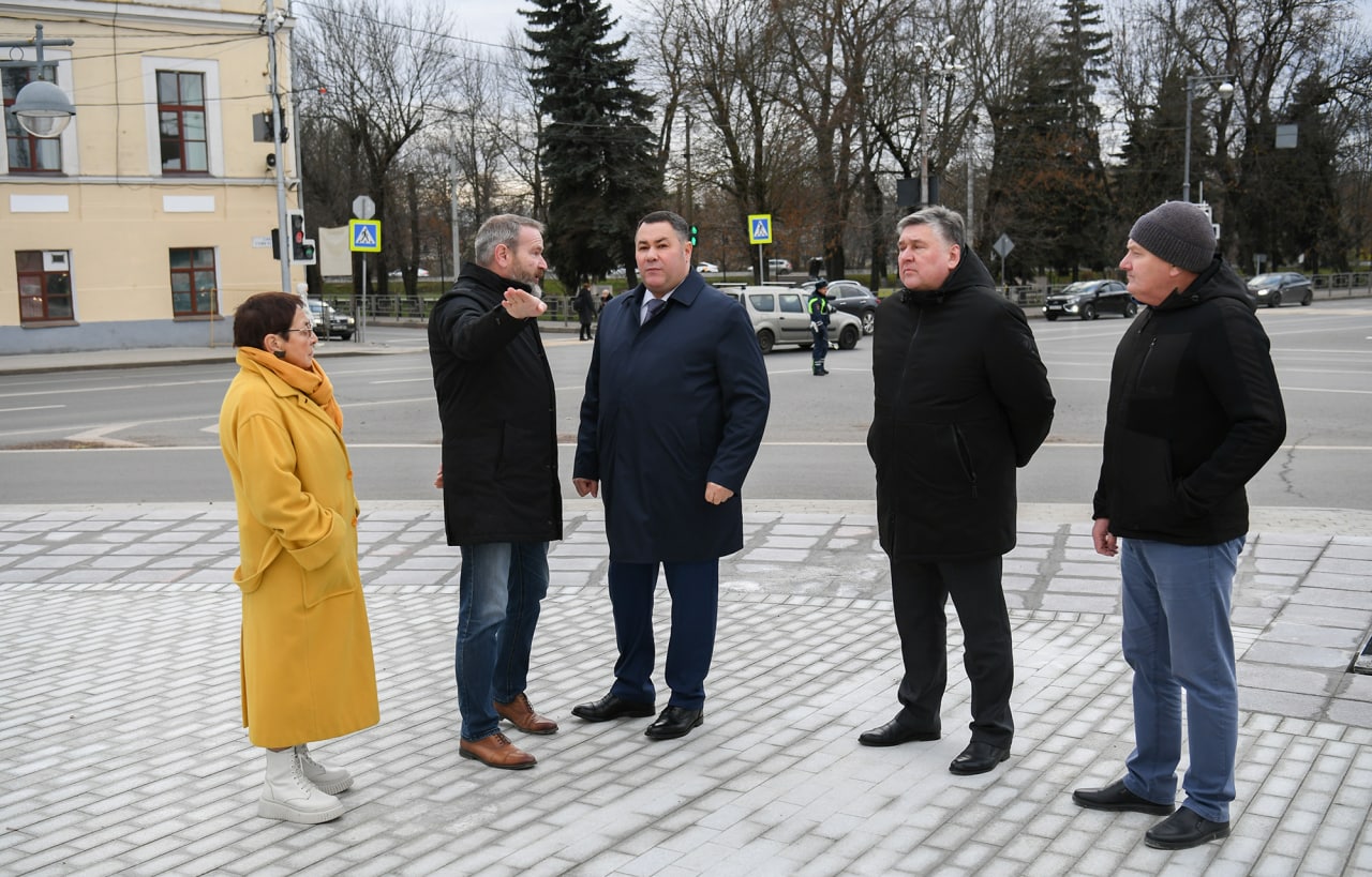 Игорь Рудень проинспектировал ход благоустройства Соборной площади в Твери