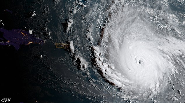 На острова Карибского бассейна и США надвигается очередной ураган
