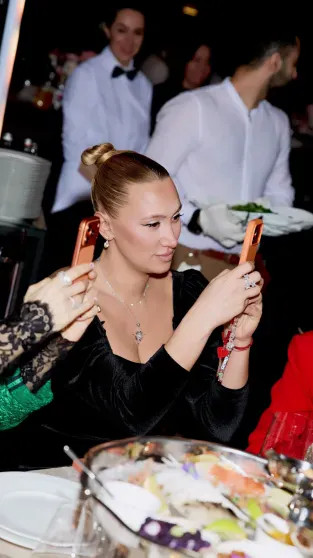 Жена Павла Буре Алина повеселилась в компании Яны Рудковской на фоне развода с ним Алина, Павел, БуреАлина, детьми, время, известно, которая, гостьей, супруга, Хасанова, после, недавнем, непростое, переживает, призналась, интервью, Павла, Кроме, разводом, менее