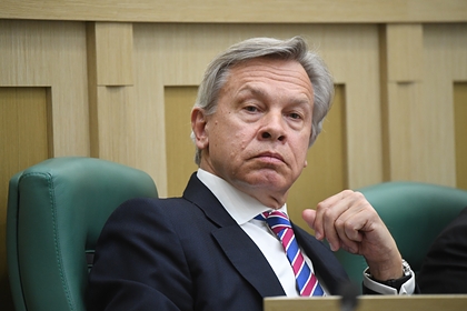 В Совфеде посоветовали американцам научить Байдена дипломатии