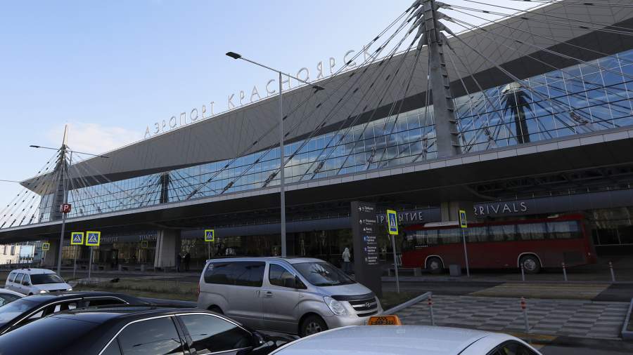 Летевший в США из Индии самолет совершил аварийную посадку в Красноярске