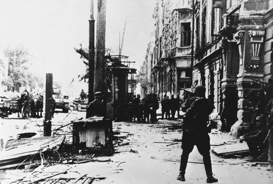 Хроники Второй мировой войны: Восточноевропейский фронт Хроники Второй мировой войны: Восточноевропейский фронт история