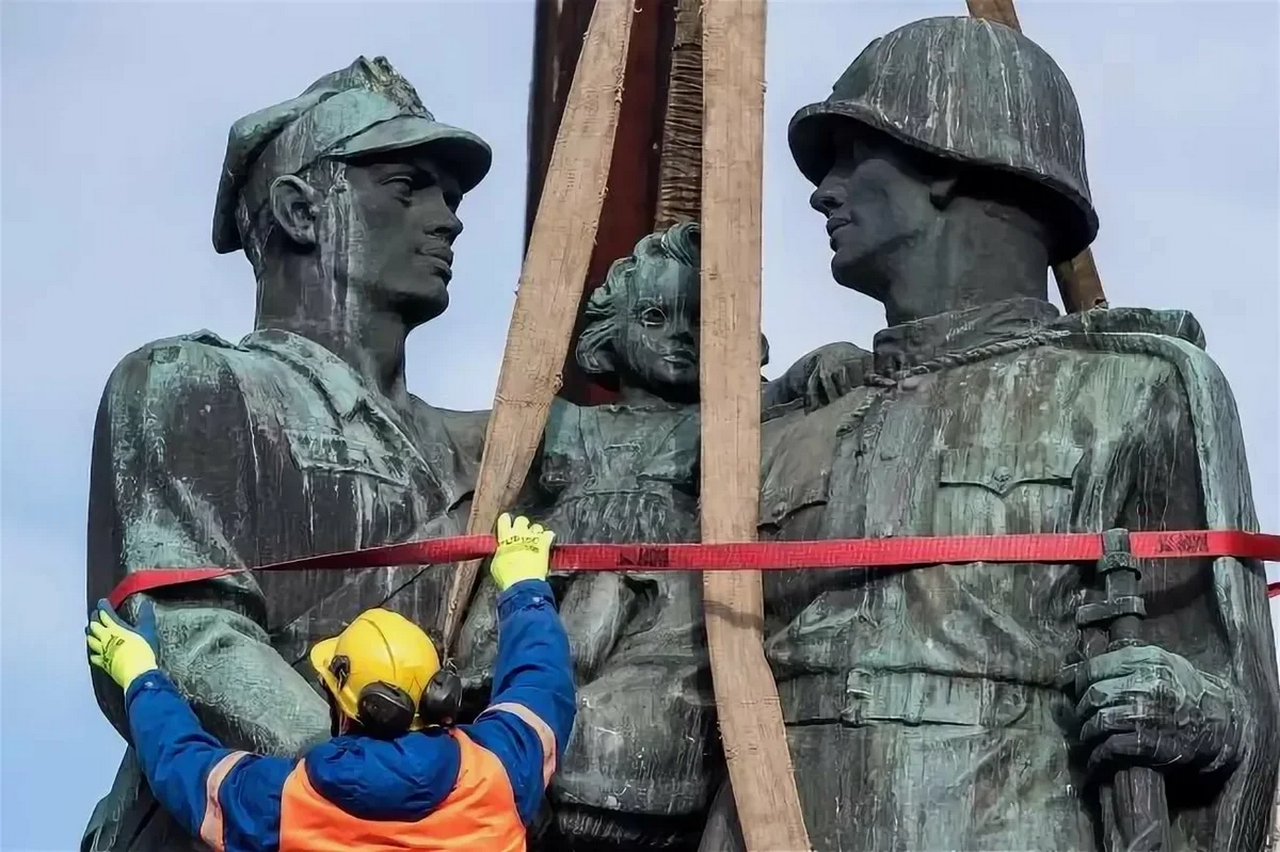 Воин освободитель снесли