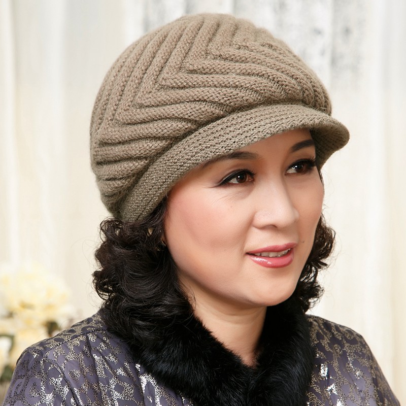 Вязаных шапок для женщин за 40 лет