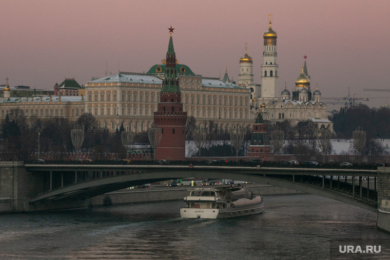 Кремль с большого каменного моста