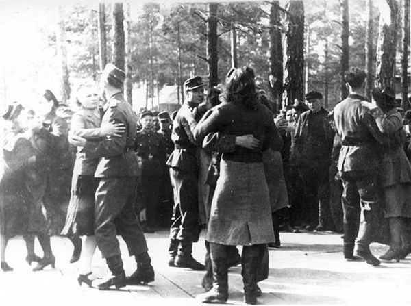 Плоды фашистской оккупации: дети, рождённые от немцев 