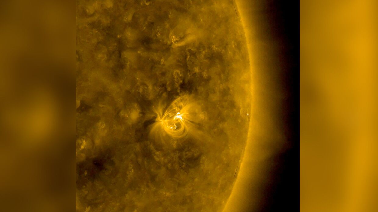Вспышки на солнце сегодня в реальном времени. Вспышка на солнце 2022. Вспышка на солнце класса x. Солнце в 2022 году. Солнечная вспышка 28 октября.