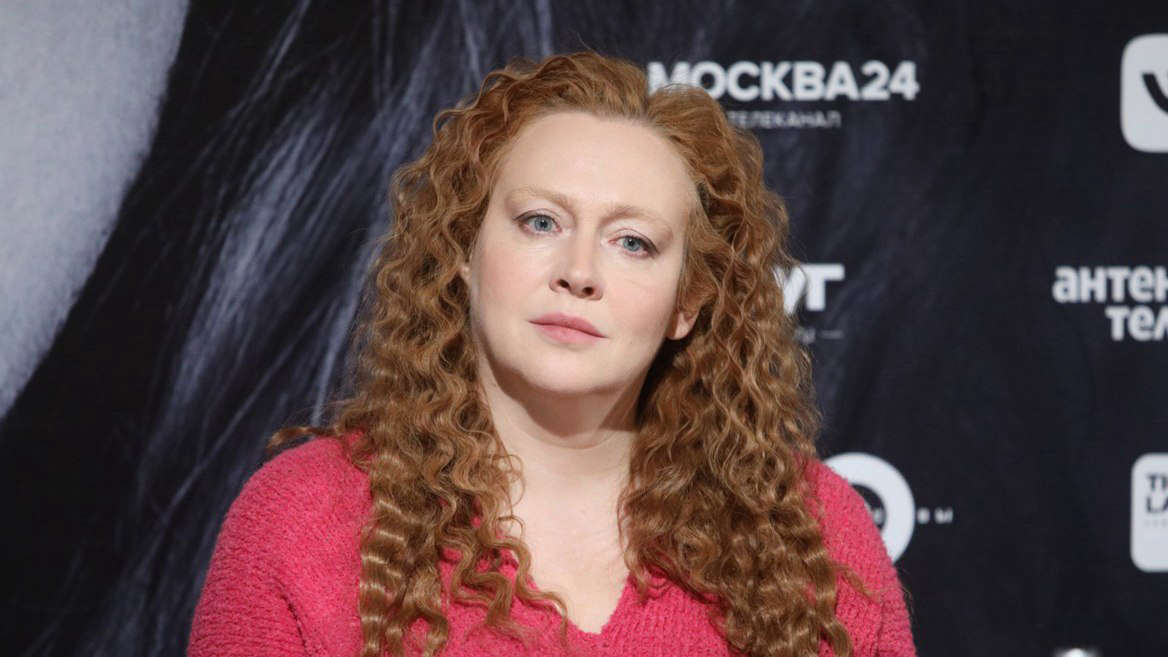 Оставшаяся без ролей Ауг сменила фамилию после критики в адрес россиян