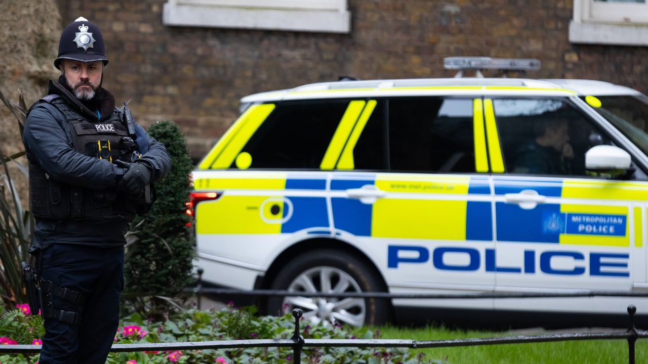 Рабочие крупнейшего в Великобритании контейнерного порта протестуют из-за низких зарплат